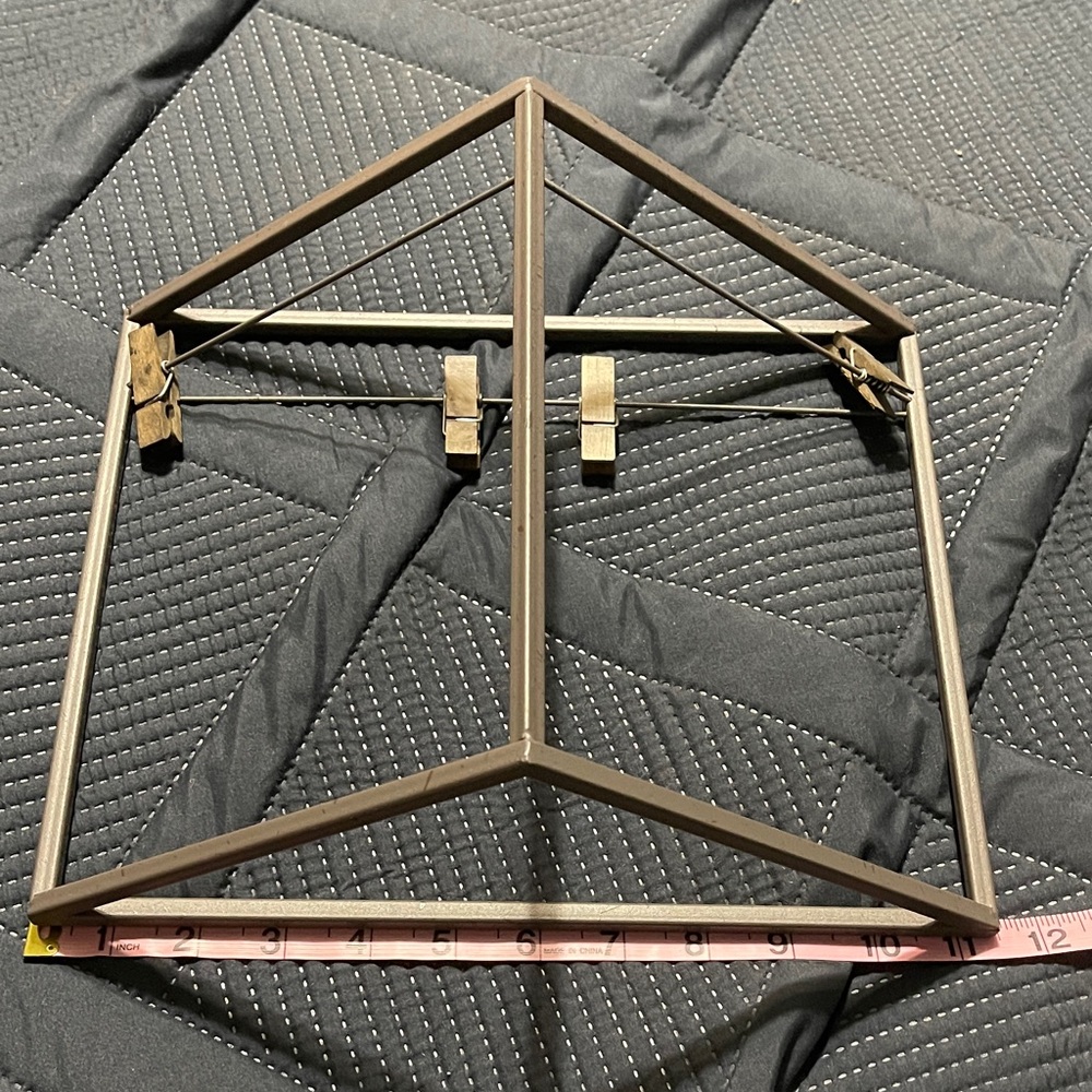 Contemporary Geometric Wire Photo Display - Picture 3 of 4
